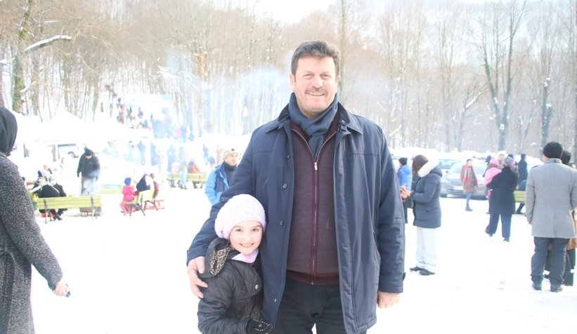 Çocuklar, kızak şenliğinde doyasıya eğlendi