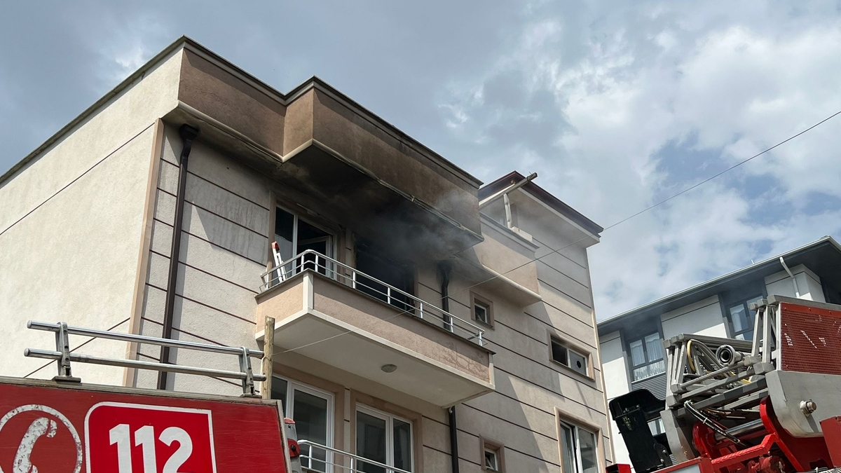 Çocukların çakmakla oyunu evi kül etti