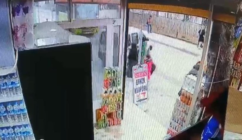 Çocuklarıyla otobüsün altında kalan kadın öldü