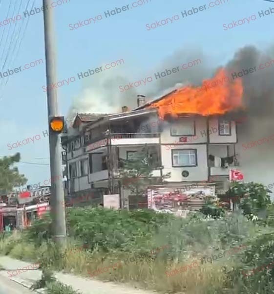 Çökekler'de yangın; Alevlere teslim oldu