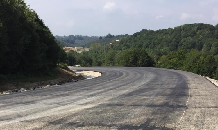 Çöken Akçakoca yolunda asfat başladı