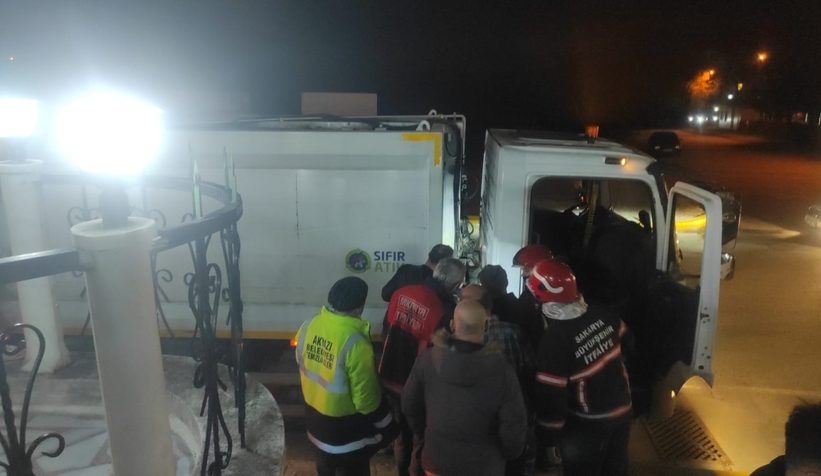 Çöp kamyonu alev aldı