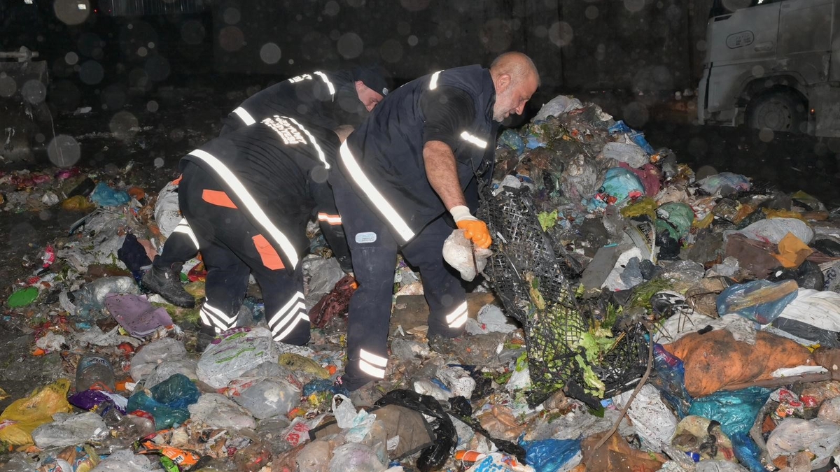 Çöpten servet çıktı! Sahibine teslim edildi