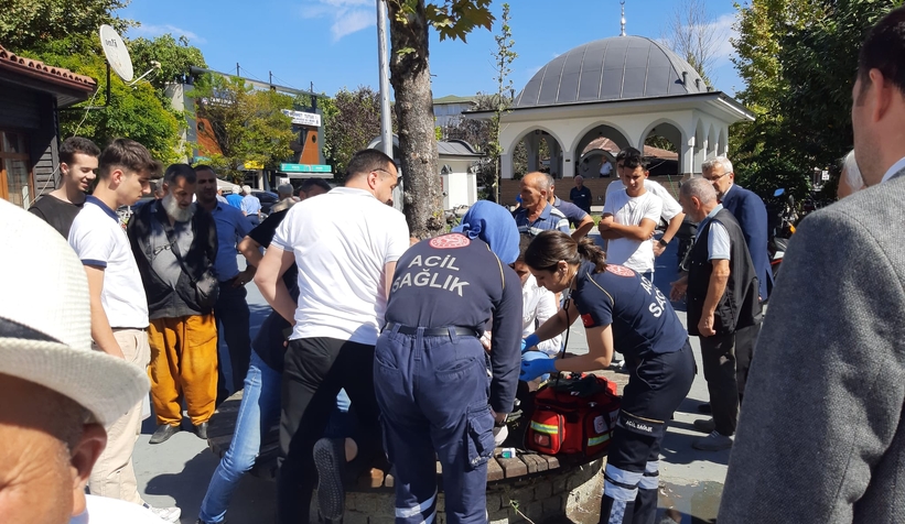 Cuma çıkışı cami avlusunda fenalaşıp yere yığıldı