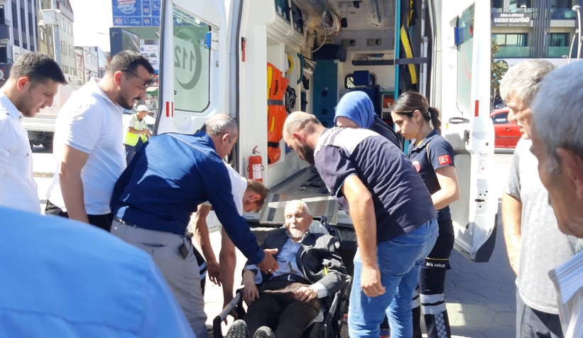 Cuma çıkışı cami avlusunda fenalaşıp yere yığıldı