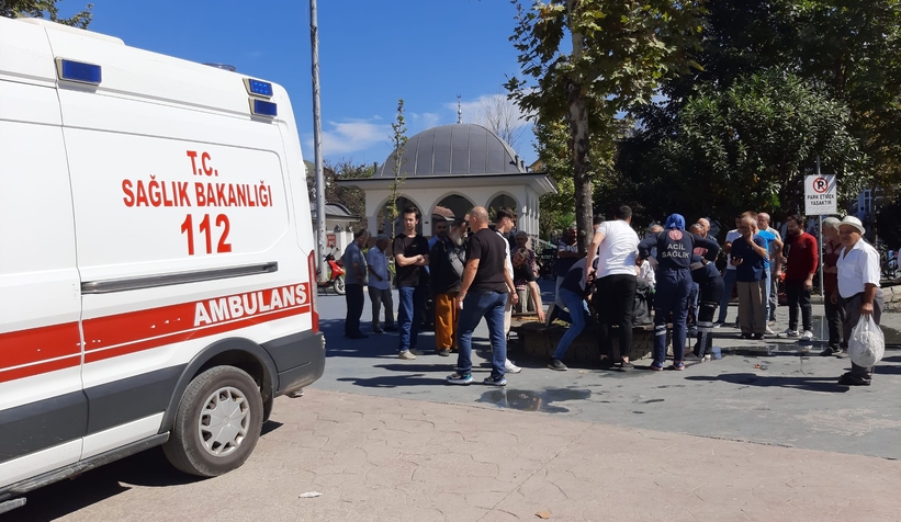 Cuma çıkışı cami avlusunda fenalaşıp yere yığıldı