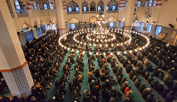 cuma-hutbesinin-bu-haftaki-konusu-gun-milletce-kenetlenme-gunudurdhzcvzfrsk