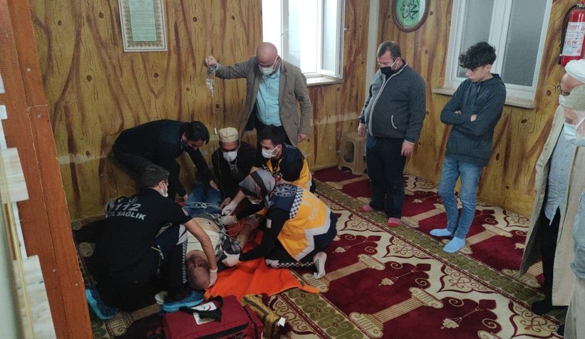 Cuma namazında fenalaştı