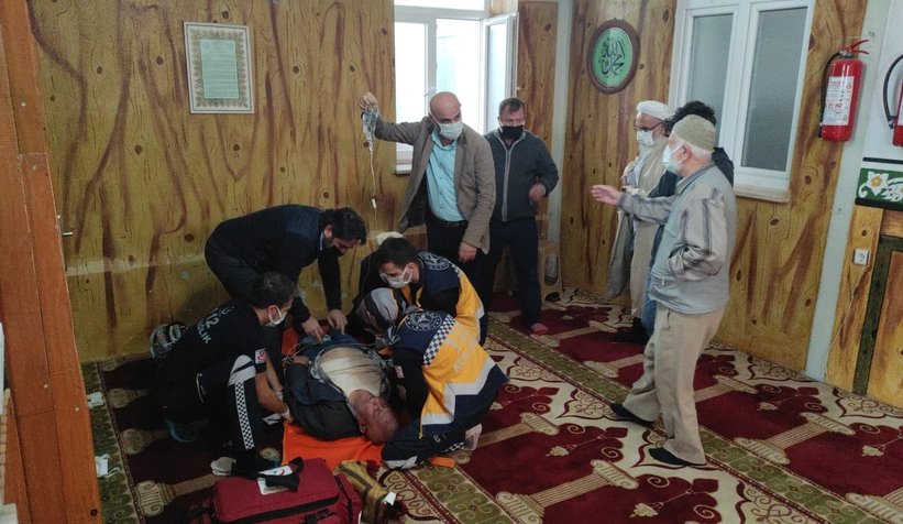 Cuma namazında fenalaştı