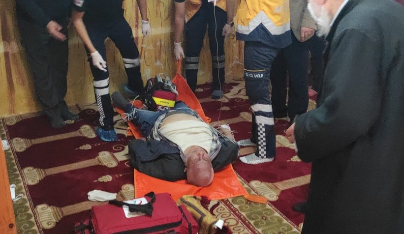 Cuma namazında fenalaştı