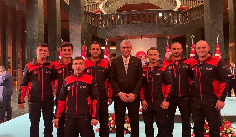 Cumhurbaşkanı, depremde görev yapanlarla iftarda buluştu