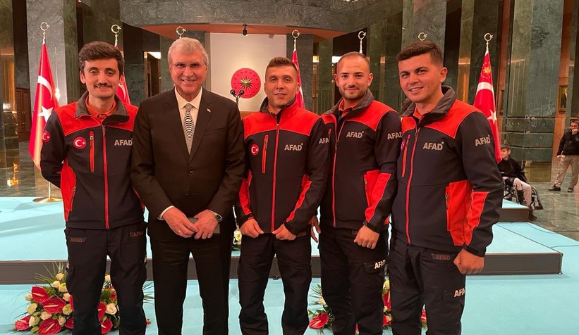 Cumhurbaşkanı, depremde görev yapanlarla iftarda buluştu