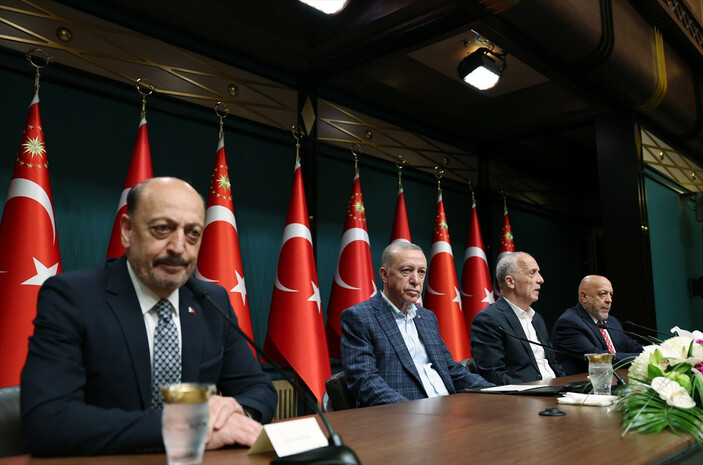 cumhurbaskani-erdogan-acikladi-kamu-iscisinin-zam-orani-belli-oldur28vuvhsm1