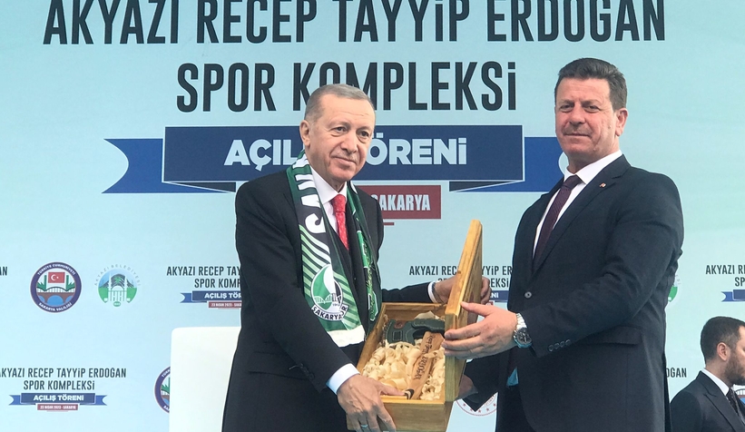 cumhurbaskani-erdogan-akyazi-dadedvvg52dt
