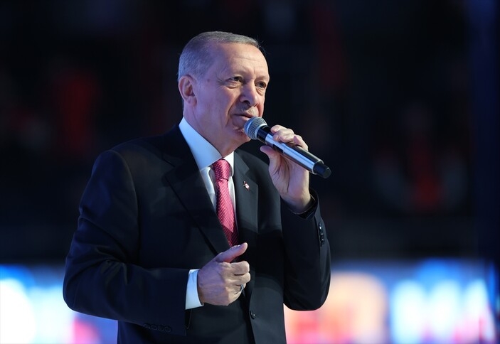 cumhurbaskani-erdogan-dan-genclere-cep-telefonu-ve-bilgisayar-mujdesibithv1lmrk