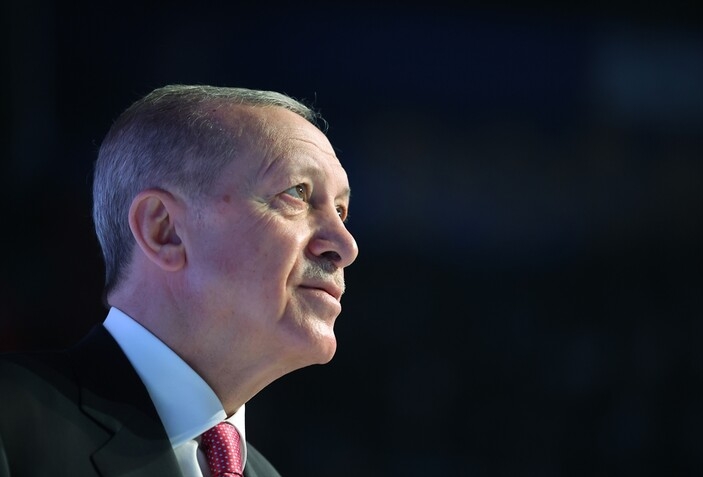 cumhurbaskani-erdogan-dan-genclere-cep-telefonu-ve-bilgisayar-mujdesibithv1lmrk