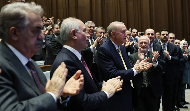 cumhurbaskani-erdogan-dan-ozgur-ozel-e-ayagini-denk-als1dgakzraw