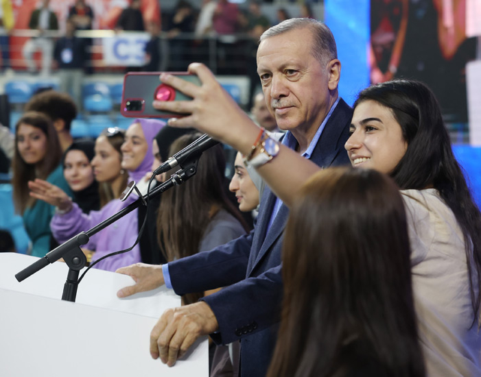cumhurbaskani-erdogan-sakarya-da-genclik-bulusmasina-katildibfliwg54l0