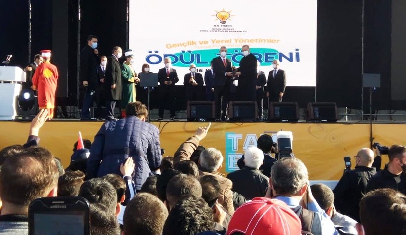 Cumhurbaşkanı Erdoğan, Sakarya’nın gençlik ödülünü Yüce’ye takdim etti