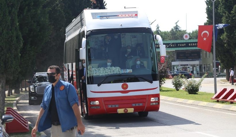 Cumhurbaşkanı Erdoğan vatandaşları selamladı