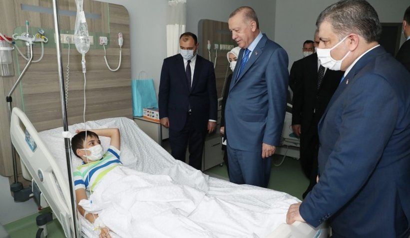Cumhurbaşkanı'ndan hastanede yatan çocuklara ziyaret