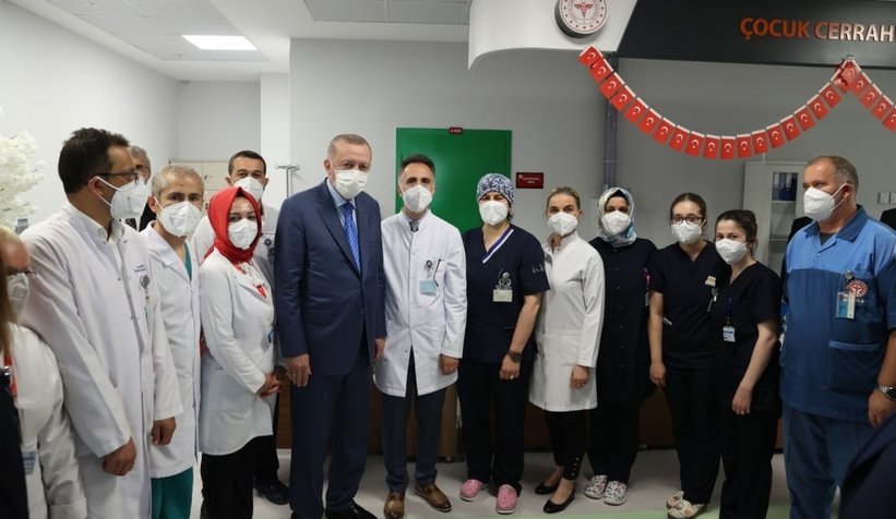 Cumhurbaşkanı'ndan hastanede yatan çocuklara ziyaret