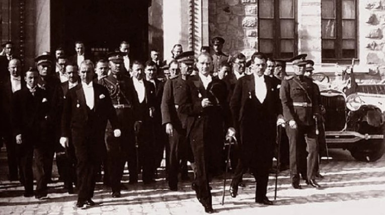 cumhuriyet-100-yasindarnjla01jou