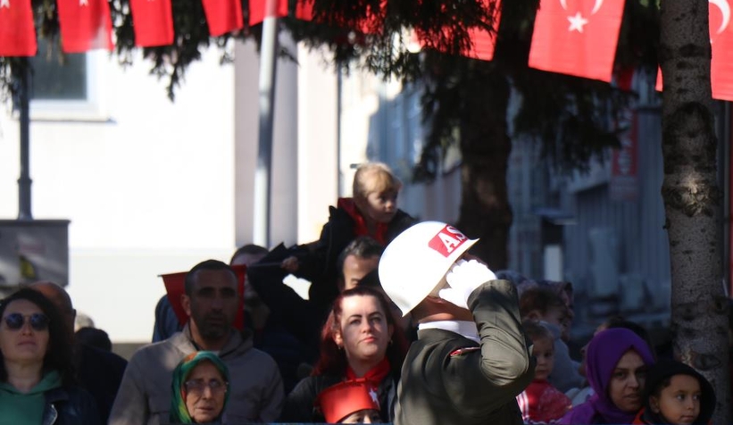 cumhuriyet-bayrami-sakarya-da-coskuyla-kutlandivuexwe1md0