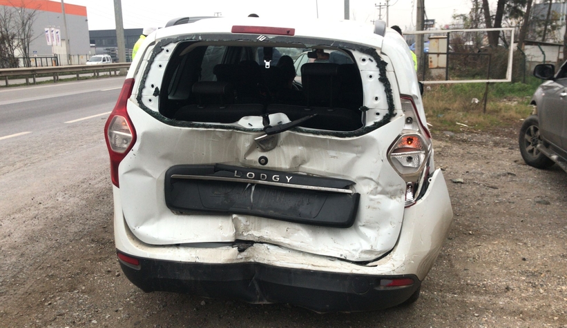 D-100'de 4 araçlı kaza: 1 yaralı