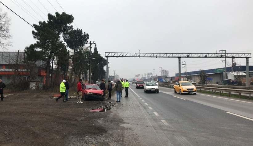 D-100'de 4 araçlı kaza: 1 yaralı