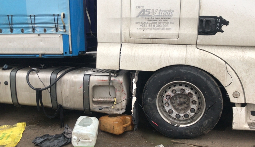 D-100'de 4 araçlı kaza: 1 yaralı