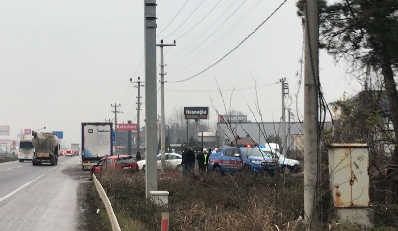 D-100'de 4 araçlı kaza: 1 yaralı