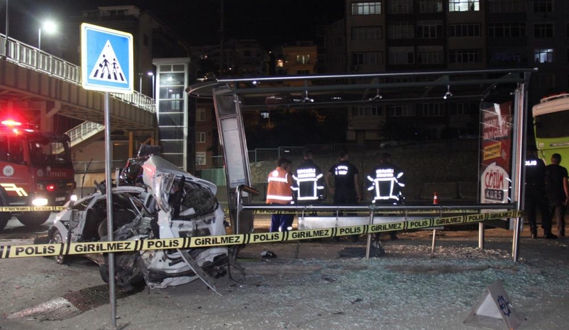 D-100'de feci kaza: 1 ölü, 2 yaralı