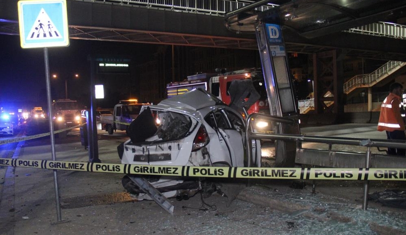 D-100'de feci kaza: 1 ölü, 2 yaralı