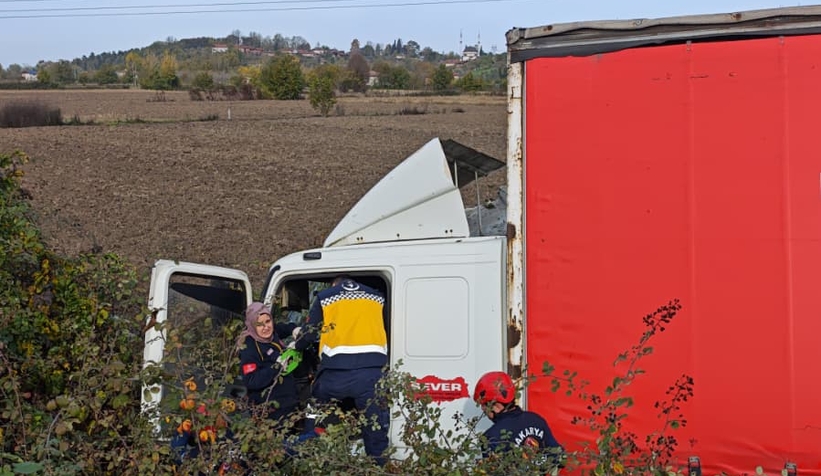 d-100-de-feci-kaza-araclar-tarlaya-uctudvn1vtvidu