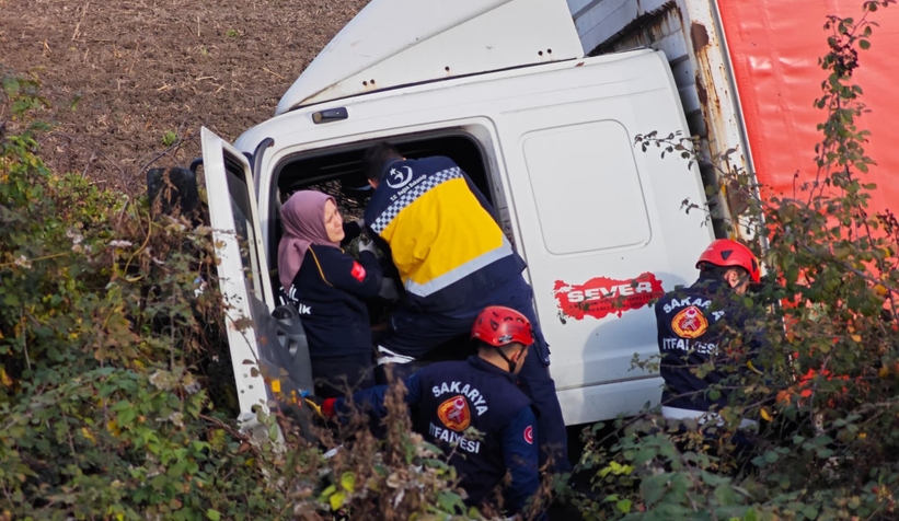 d-100-de-feci-kaza-araclar-tarlaya-uctudvn1vtvidu