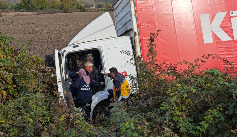 d-100-de-feci-kaza-araclar-tarlaya-uctudvn1vtvidu