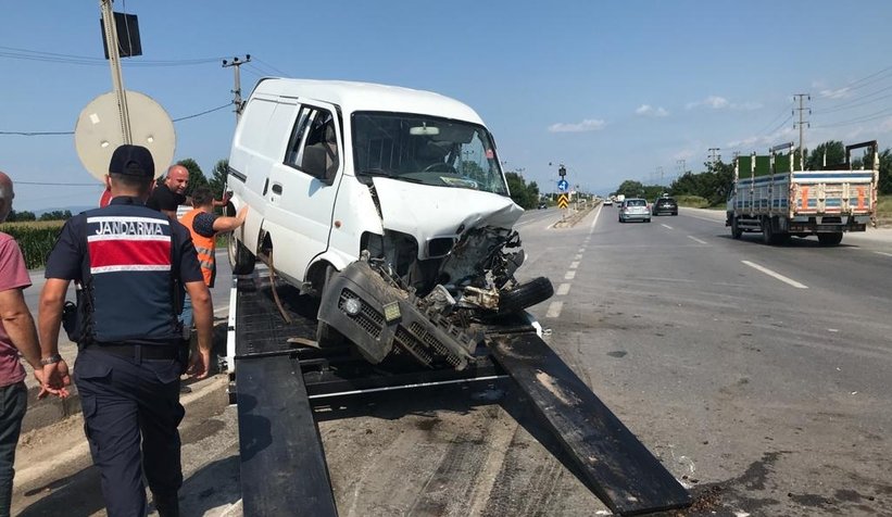 D-100'de kaza: 2 yaralı