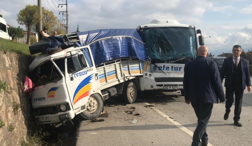 D-100'de kaza: 4 yaralı