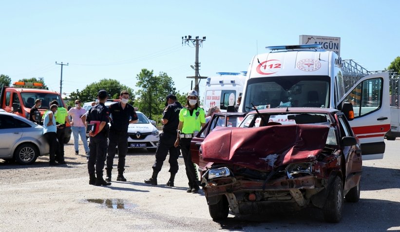 D-100'de kaza:1'i çocuk 5 yaralı