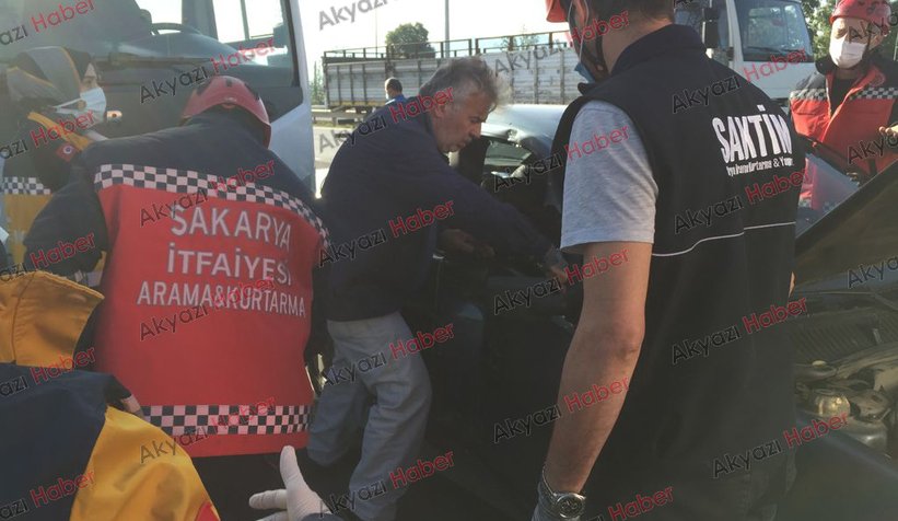 D-100'de kaza; Araçta sıkıştı