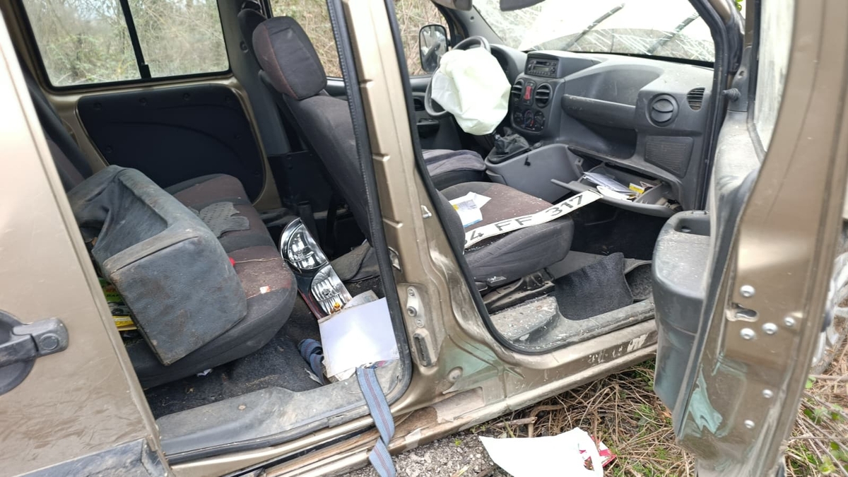 D-100'de kaza; Şarampole yuvarlandı