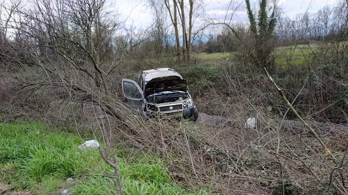 D-100'de kaza; Şarampole yuvarlandı