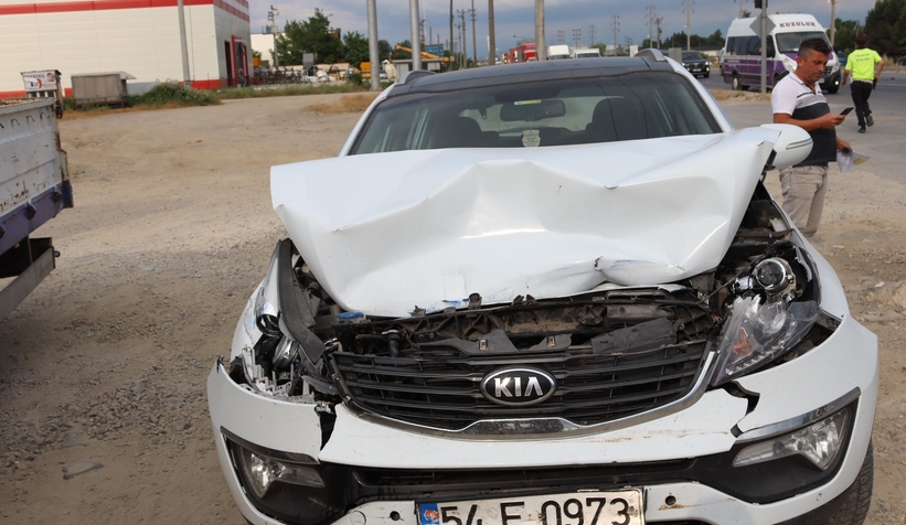 D-100'de kaza, sürücü şok geçirdi