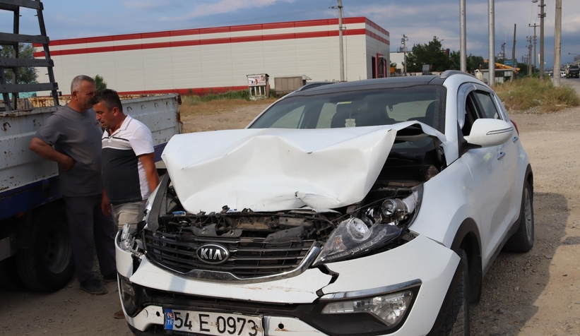 D-100'de kaza, sürücü şok geçirdi