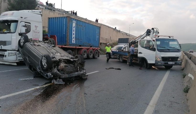 D-100'de lastiği patlayıp karşı yöne geçti