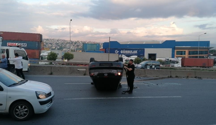 D-100'de lastiği patlayıp karşı yöne geçti