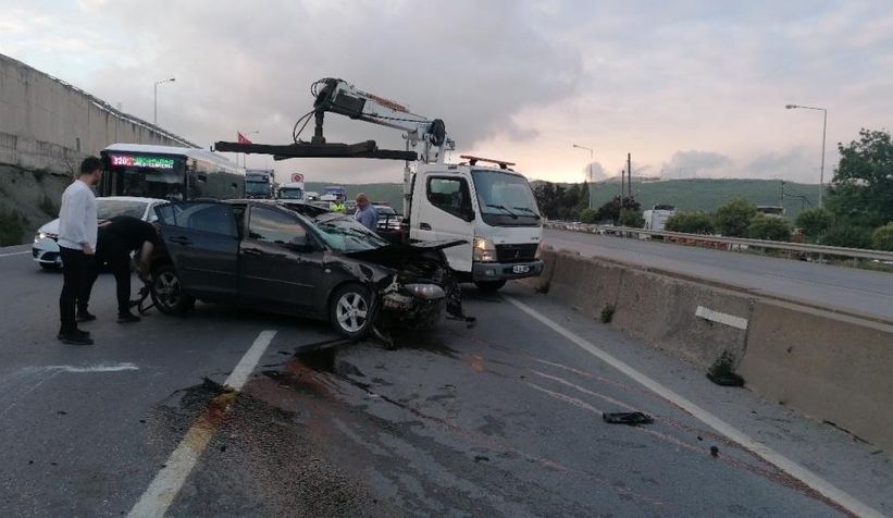 D-100'de lastiği patlayıp karşı yöne geçti