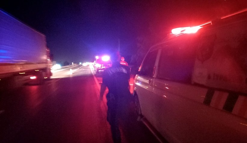 D-100'de otomobil mısır tarlasına yuvarlandı