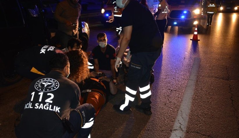 D-100'de servis otobüsü ile hafif ticari araç çarpıştı: